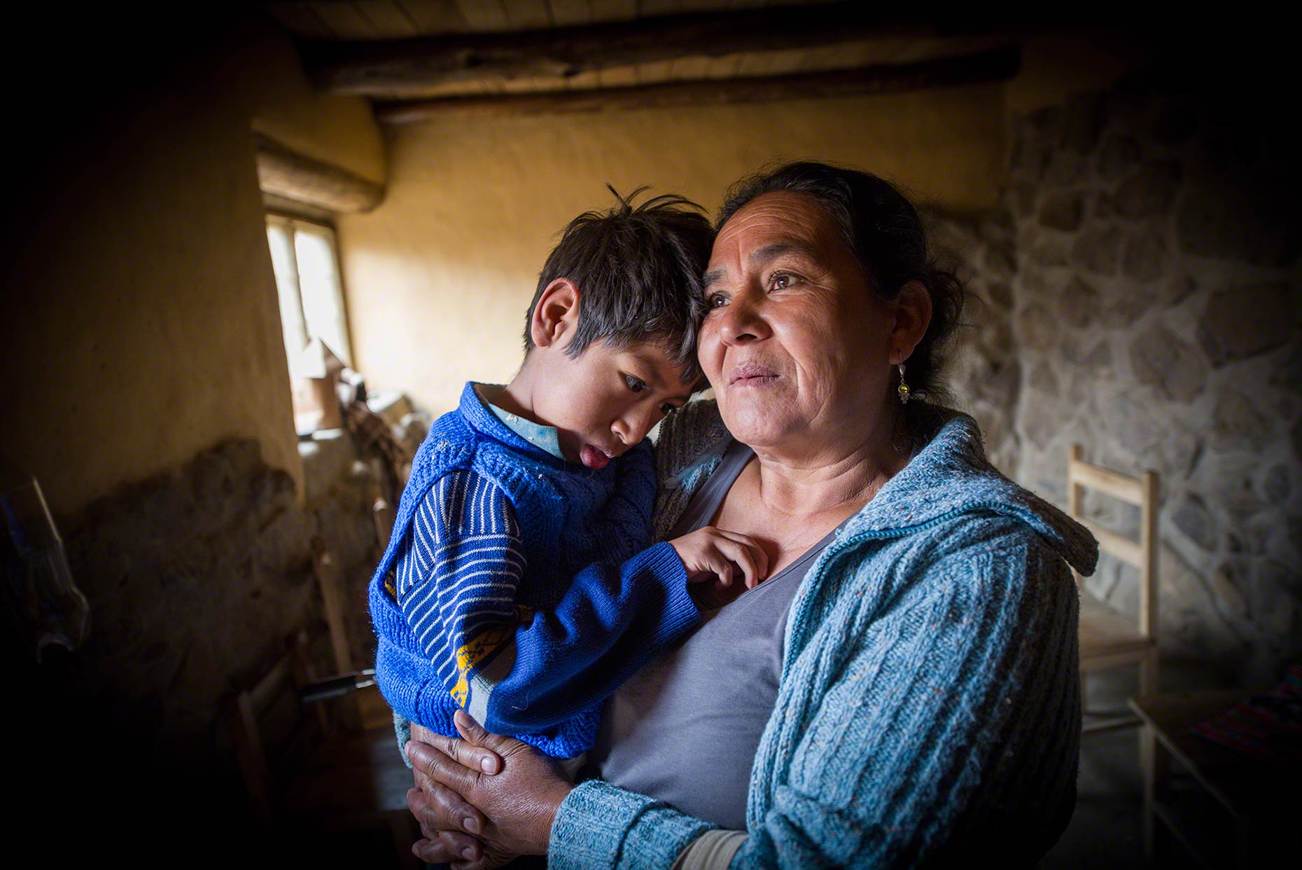 Fuerte vincula
Local Quechua speaking nurse Rita is trained to provide weekly physical therapy and assist family with nutrition as their diet consists mainly of potatoes. Jose Antonio and Rita have developed a strong bond through her weekly visits.&#x