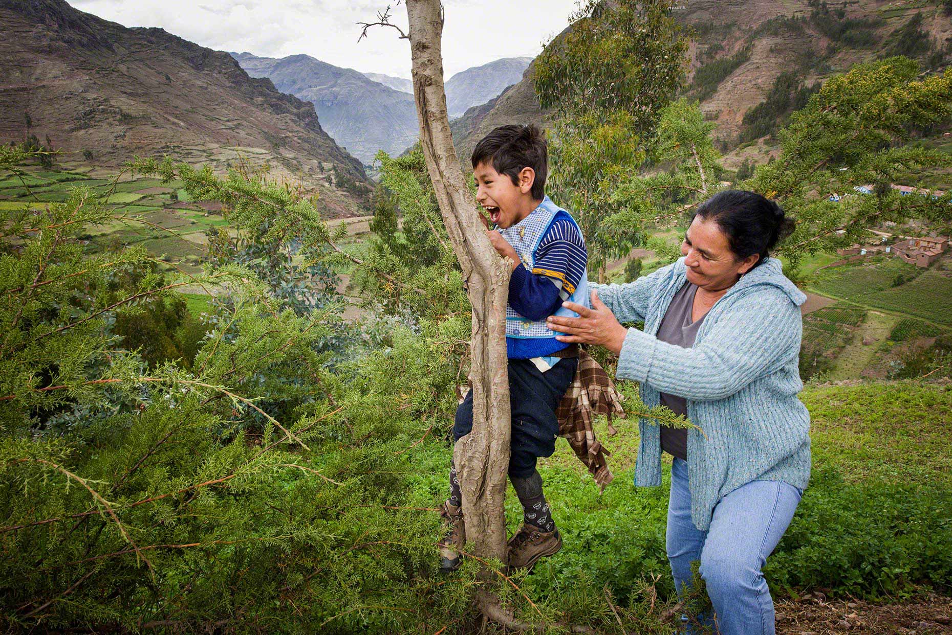Victorioso
The reward! A feeling of freedom as Jose Antonio is lifted into a tree that overlooks the valley.
